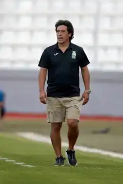 El equipo de Camoranesi se mantiene como puntero