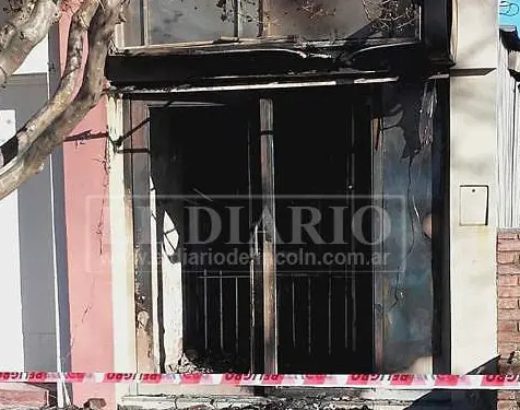 Lincoln: Asaltaron y prendieron fuego un cajero automático en El Triunfo