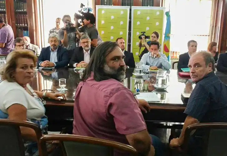 Paritarias: Tras el fracaso con los estatales, la Provincia vuelve a recibir a los docentes
