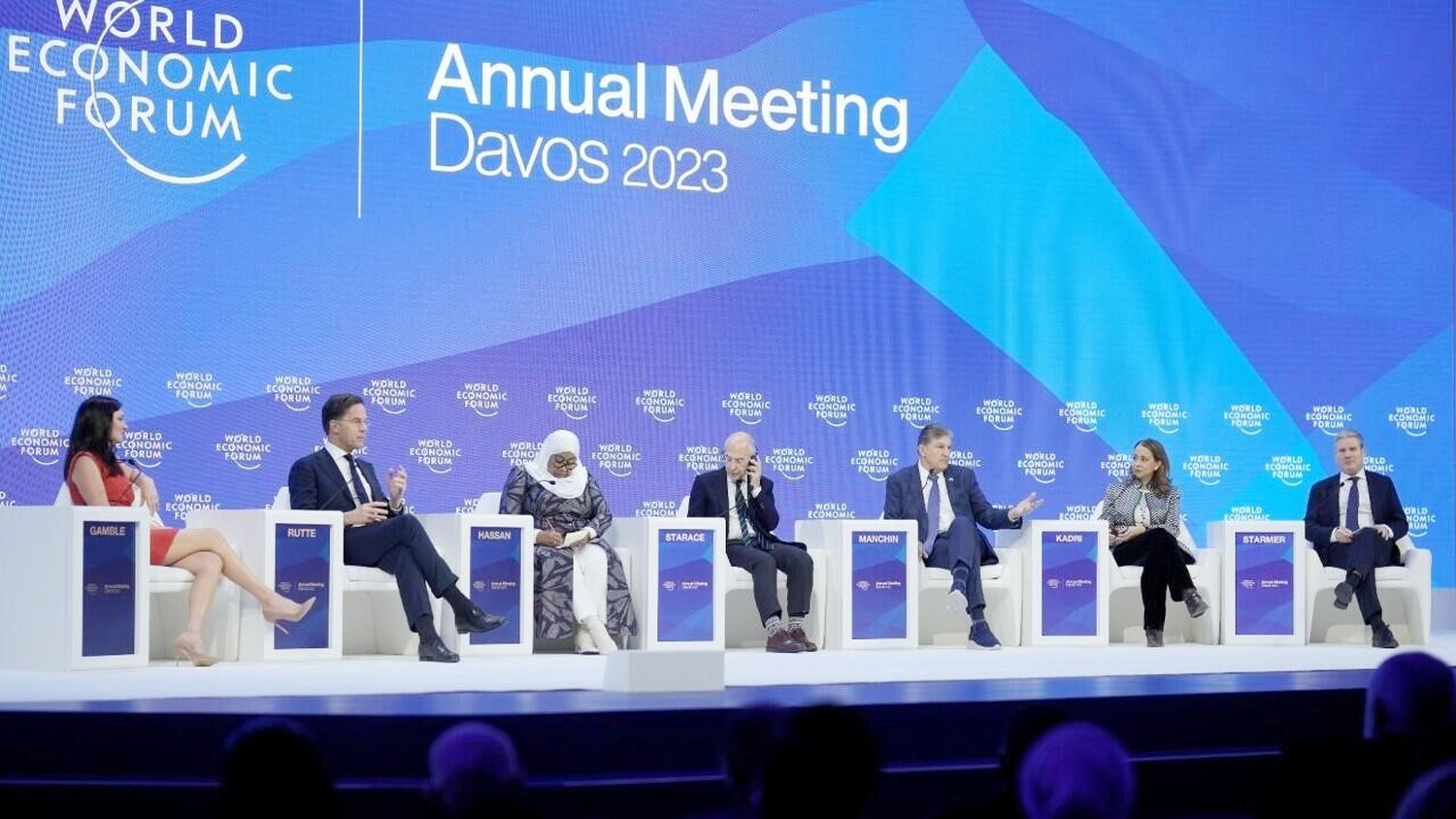 Javier Milei reúne a su gabinete antes de su participación en Davos