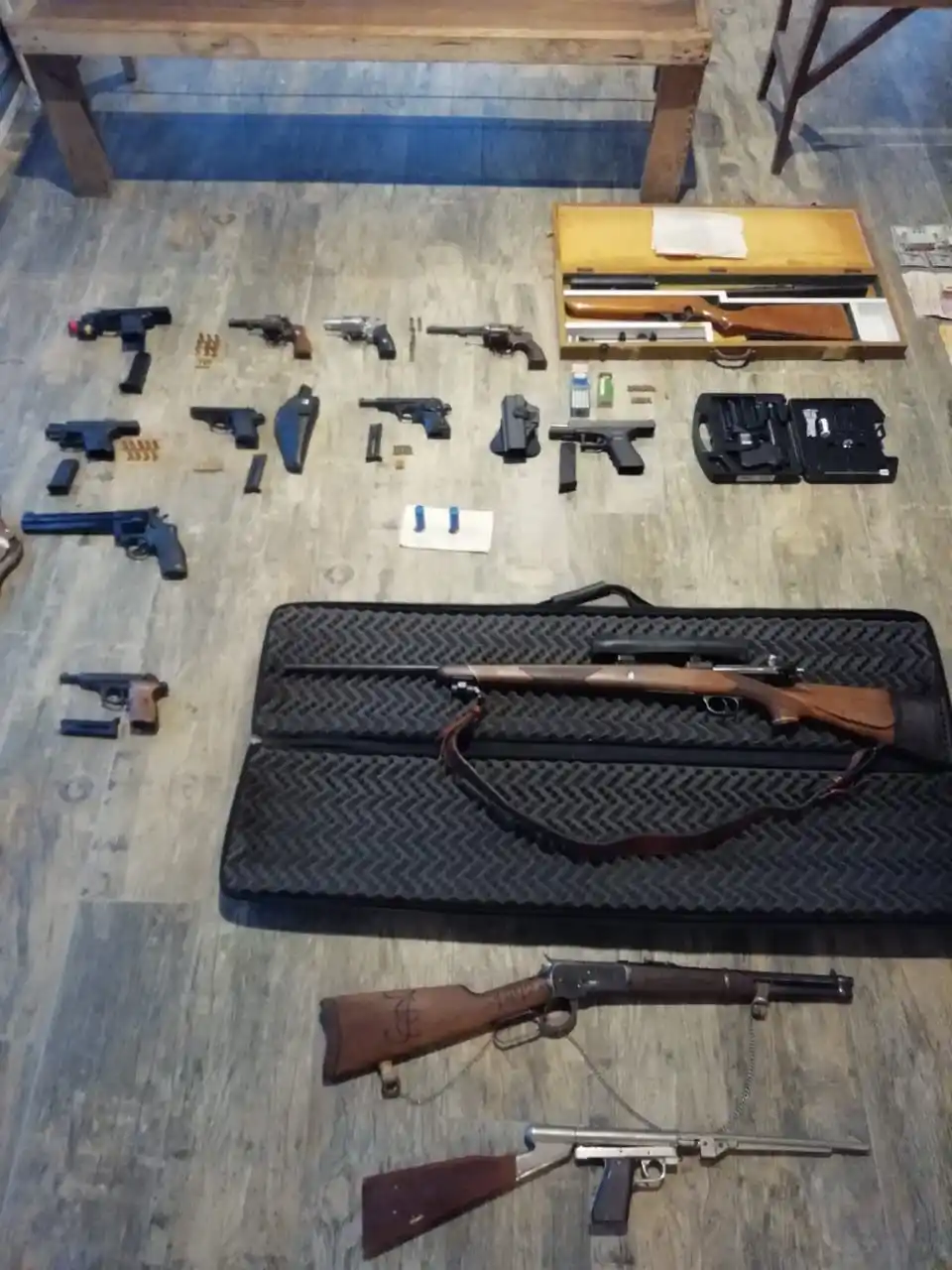 Tras ser detenido, descubrieron un arsenal de armas al exjuez Melazo
