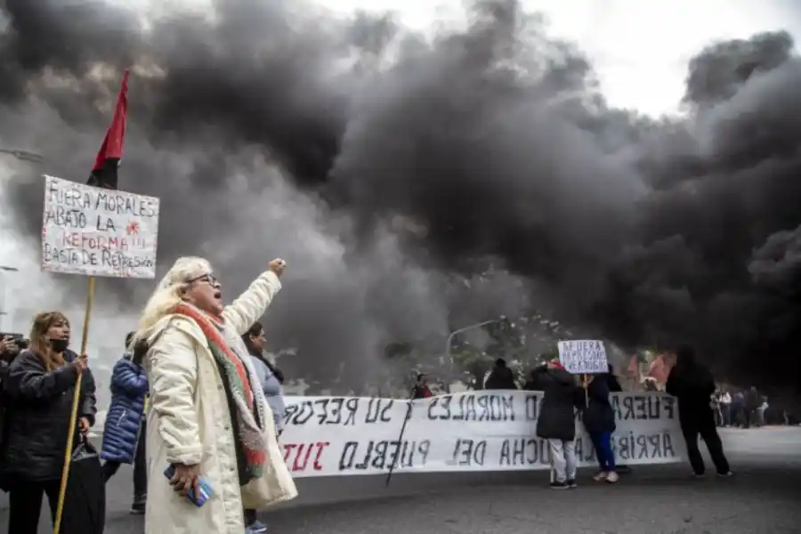 Incidentes en Jujuy: cerca de medio centenar de heridos, uno grave, y al menos 17 detenidos