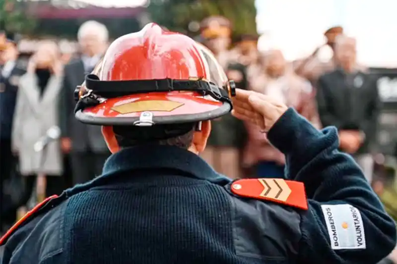 Bomberos voluntarios entrerrianos cobran su primer sueldo tras 25 años de servicio