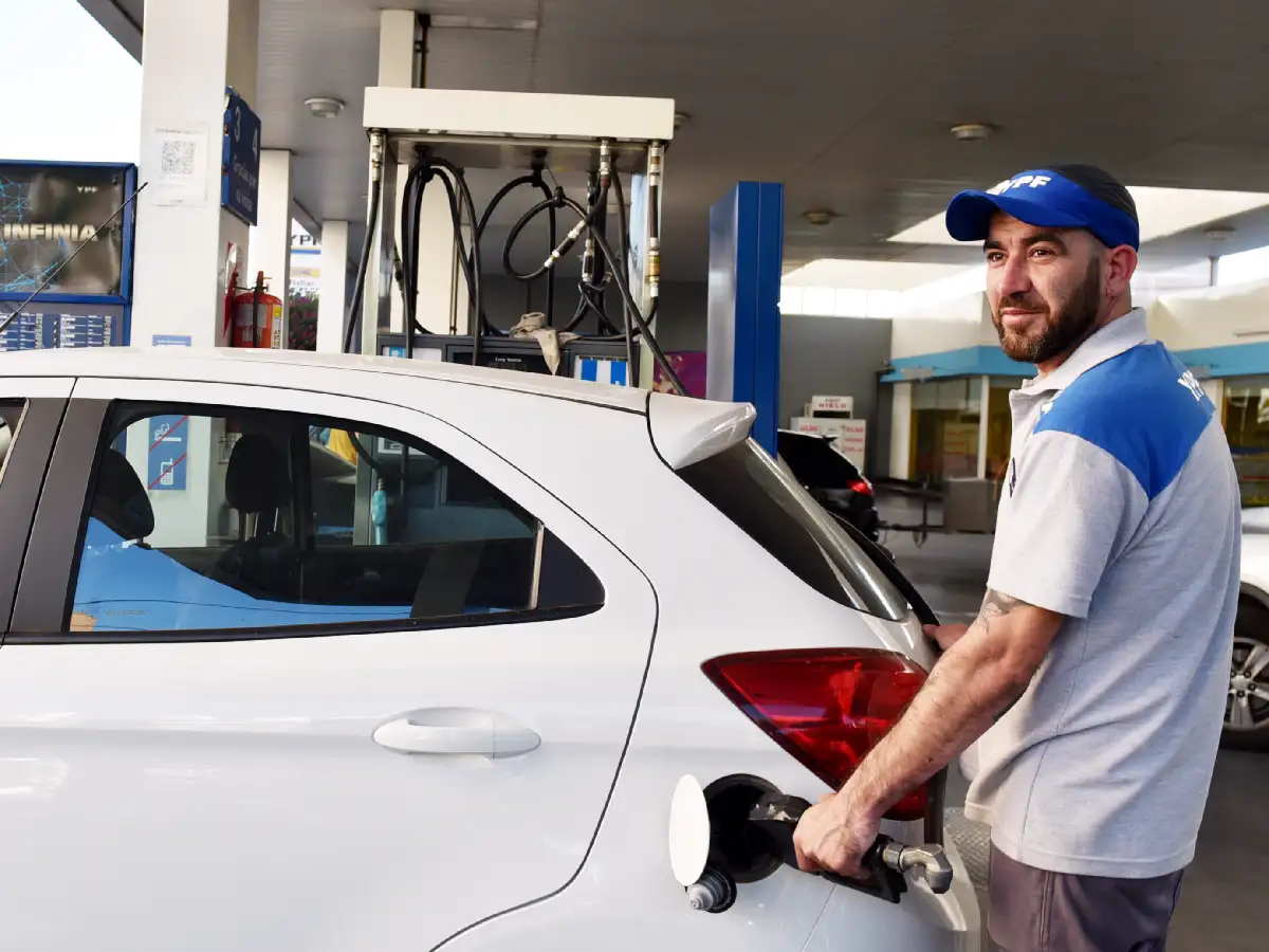 Desde mañana, suben los combustibles de YPF