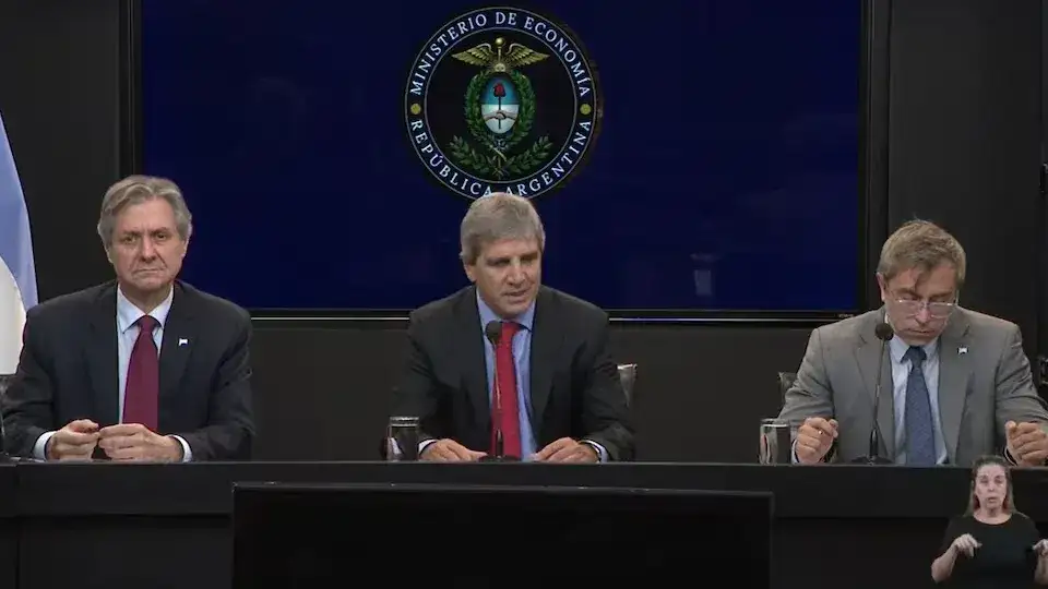Caputo presentó su plan financiero hasta 2027: “Salir a los mercados es una opción, no un objetivo”