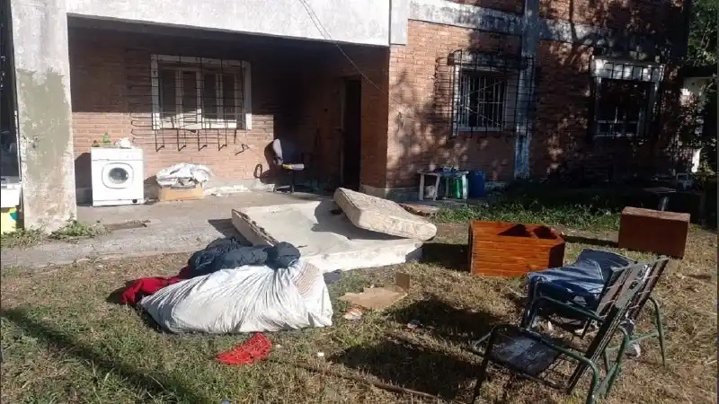 Desalojaron a dos sujetos que usurparon una casa en zona norte