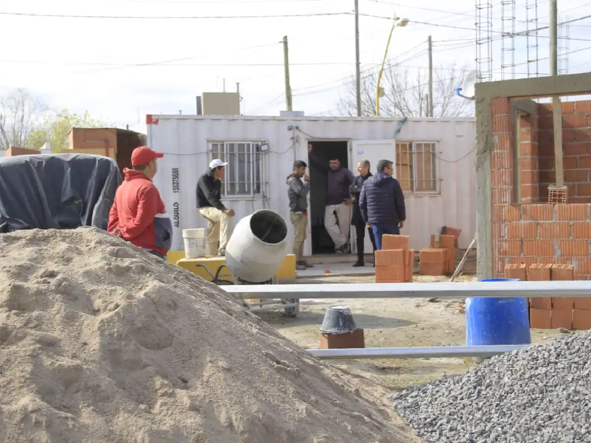 Avanza la construcción del Centro Deportivo, Recreativo y Social en barrio Parque