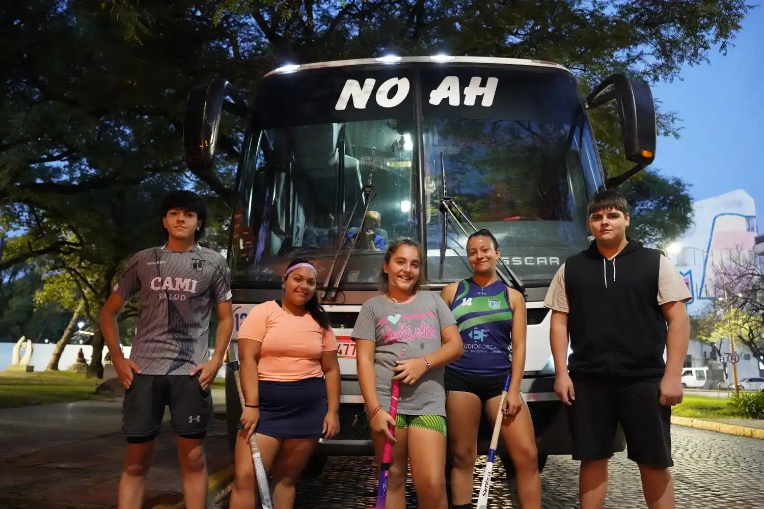 El bus funciona los lunes y jueves a las 18:50 con dos frecuencias, y tiene lugar para 43 personas