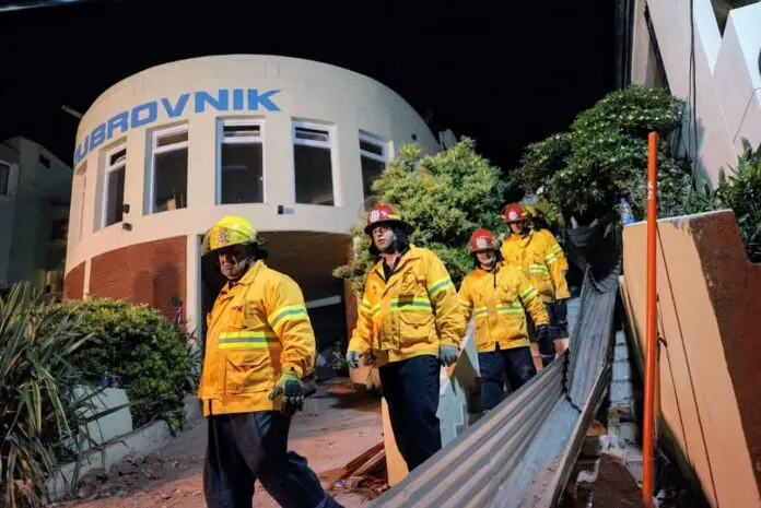 Continúan las tareas de rescate y remoción de escombros en el Hotel Dubrovnik.
