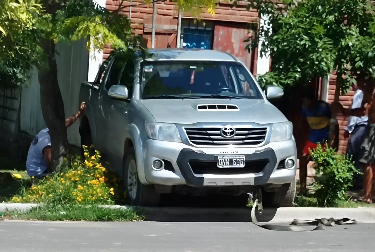 camioneta incrustada barrio futuro 00