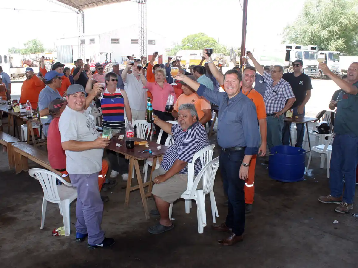  Intendentes brindaron  por “un año más  de diálogo, paz y  progreso” 