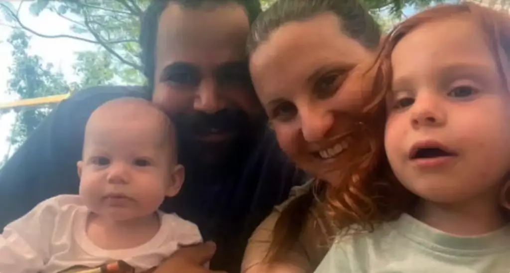 Yarden Bibas junto a su familia.
