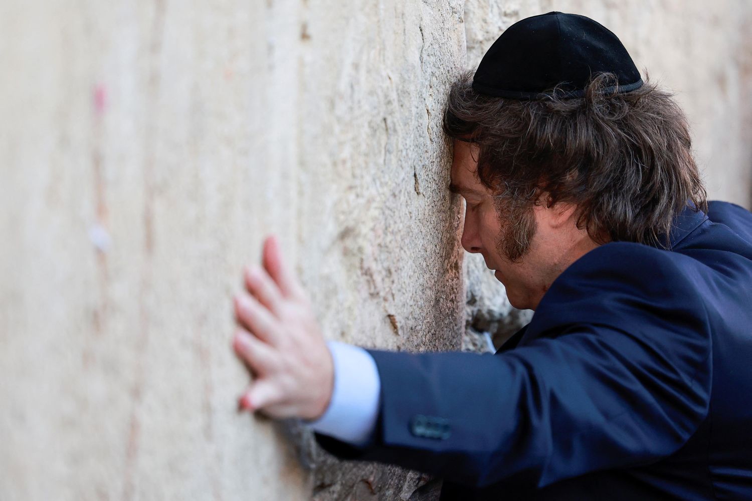 Javier Milei, en el Muro de los Lamentos.