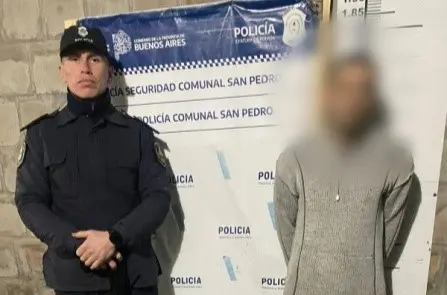 El sujeto se hizo pasar por pasajero y terminó amenazando al chofer del remise para robarle.