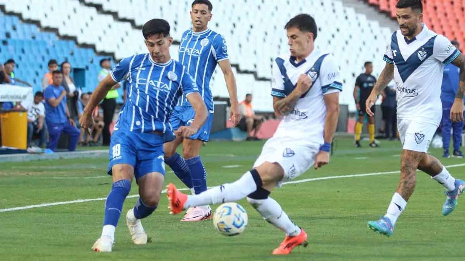 Vélez empató 0-0 con Godoy Cruz y no pudo alejarse en la cima