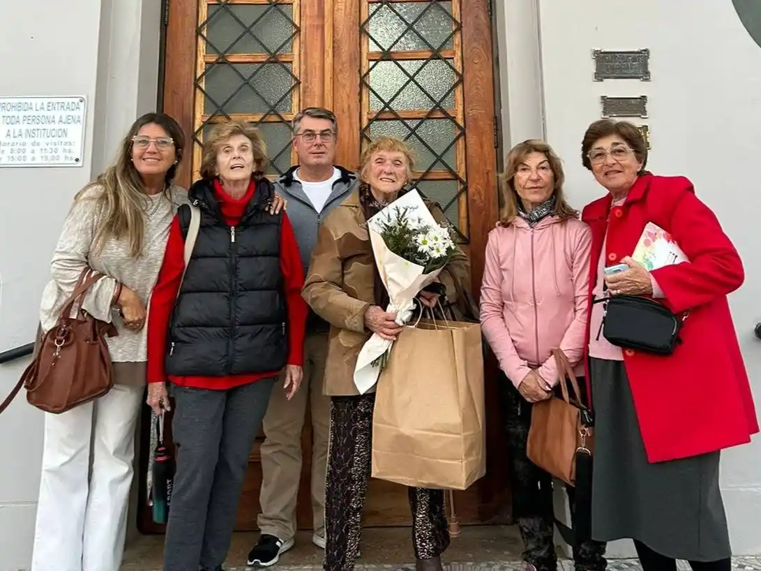 Gualeguay Lee presente en el Hogar de Ancianos