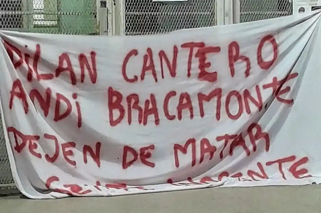 Mensaje intimidatorio en una escuela