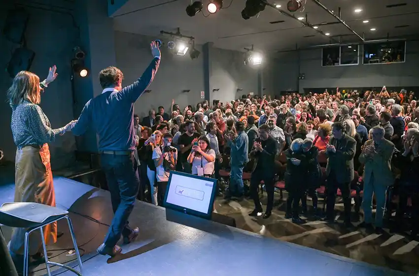 Kicillof junto a 200 artistas: "Vamos a seguir recuperando el protagonismo cultural de la provincia de Buenos Aires"