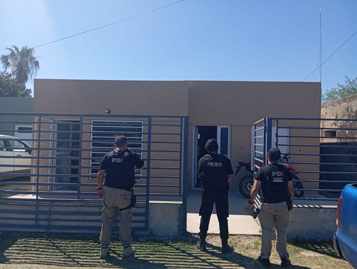 PDI DETUVO A UN HOMBRE EN CERES POR TENTATIVA DE HOMICIDIO allanamiento secuestro, celular - 3