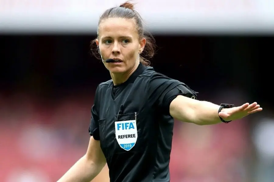 Por primera vez, una árbitra dirigirá un partido de la Premier League