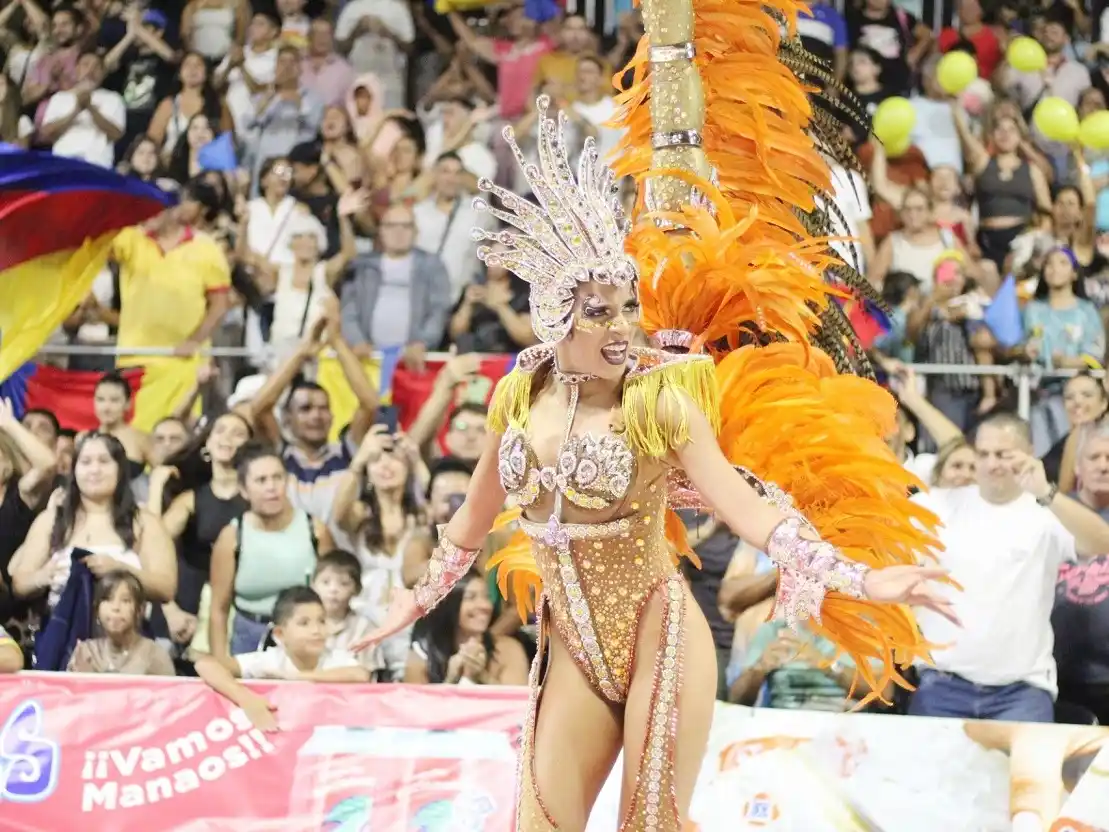 Apertura de sobres de la licitación para alquiler de tribunas, tarimas y torres