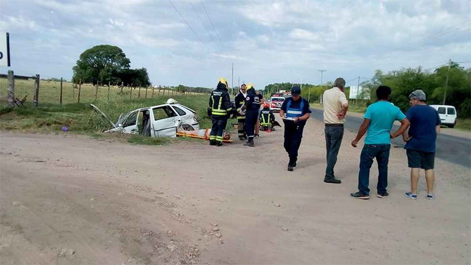 Cuatro personas fueron hospitalizadas tras choque y despiste sobre Ruta 26