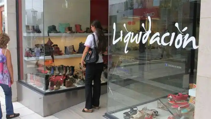 Ventas minoristas cayeron 27,7% en julio, en modalidad online y locales físicos