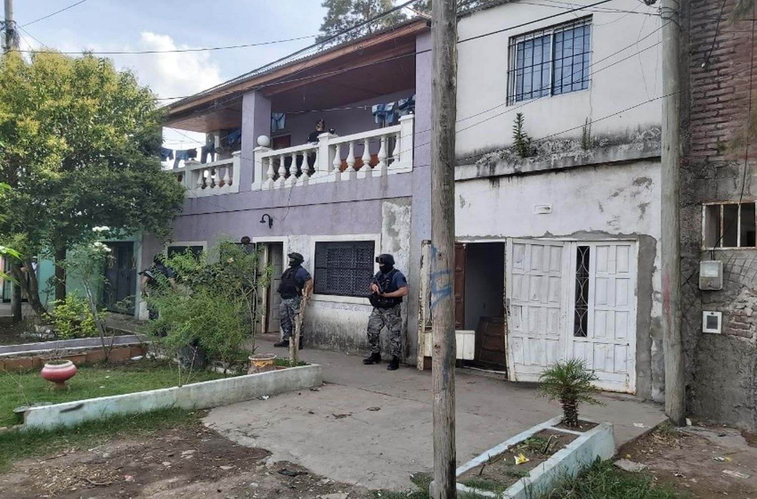 Cuatro allanamientos durante el fin de semana por las balaceras contra dos jóvenes en Parque Casas