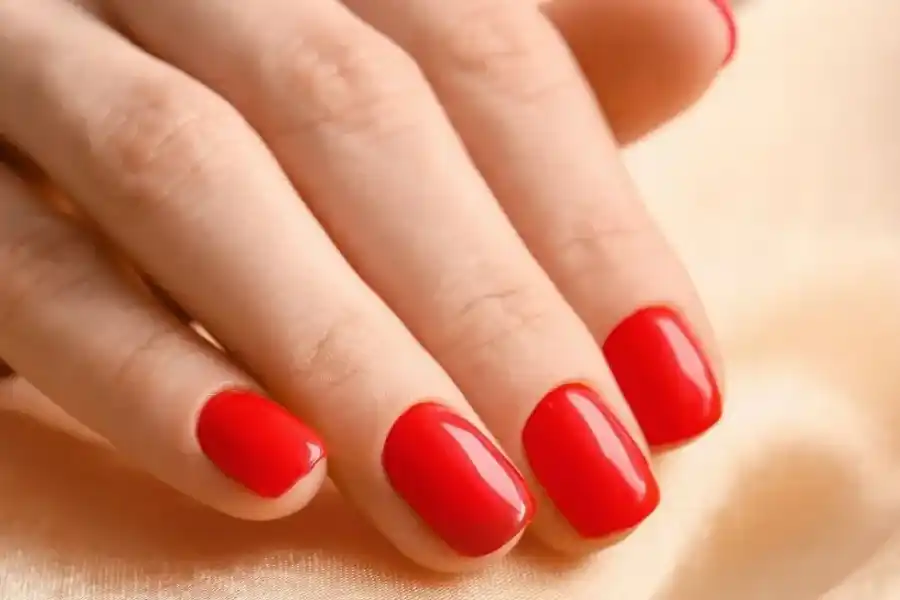 El mito de las uñas rojas: ¿es real el efecto que tiene sobre los hombres? 