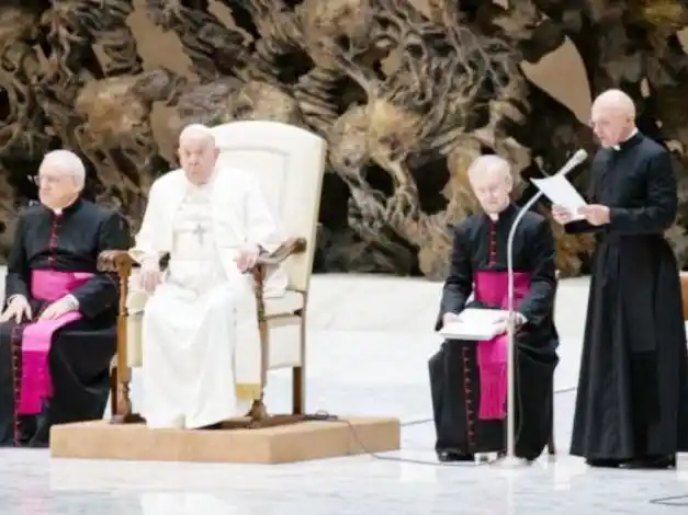 Francisco: Dios entra en la historia para iluminarla y recrearla