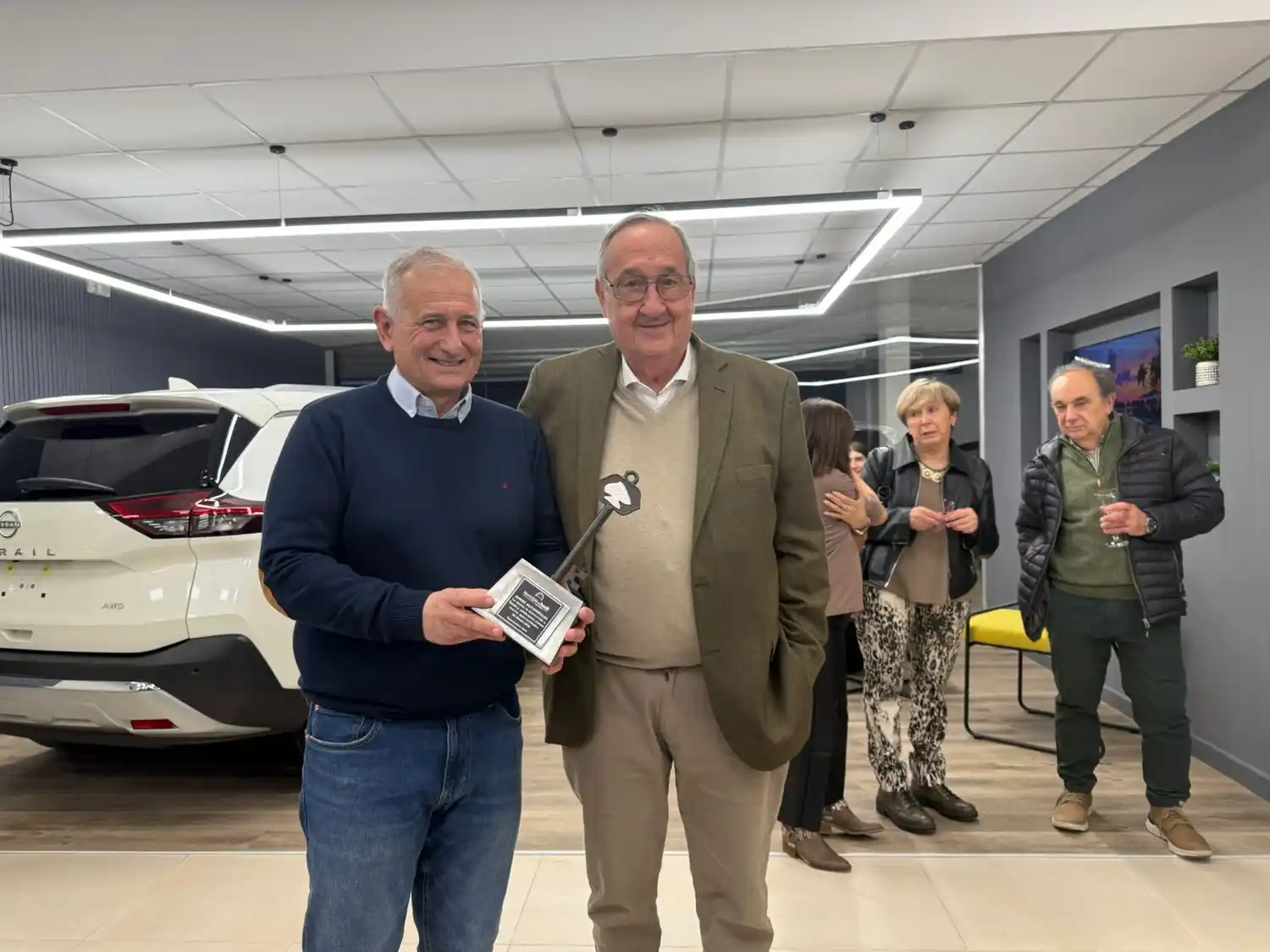 Fabián Enrique André junto al intendente Miguel Ángel Lunghi.