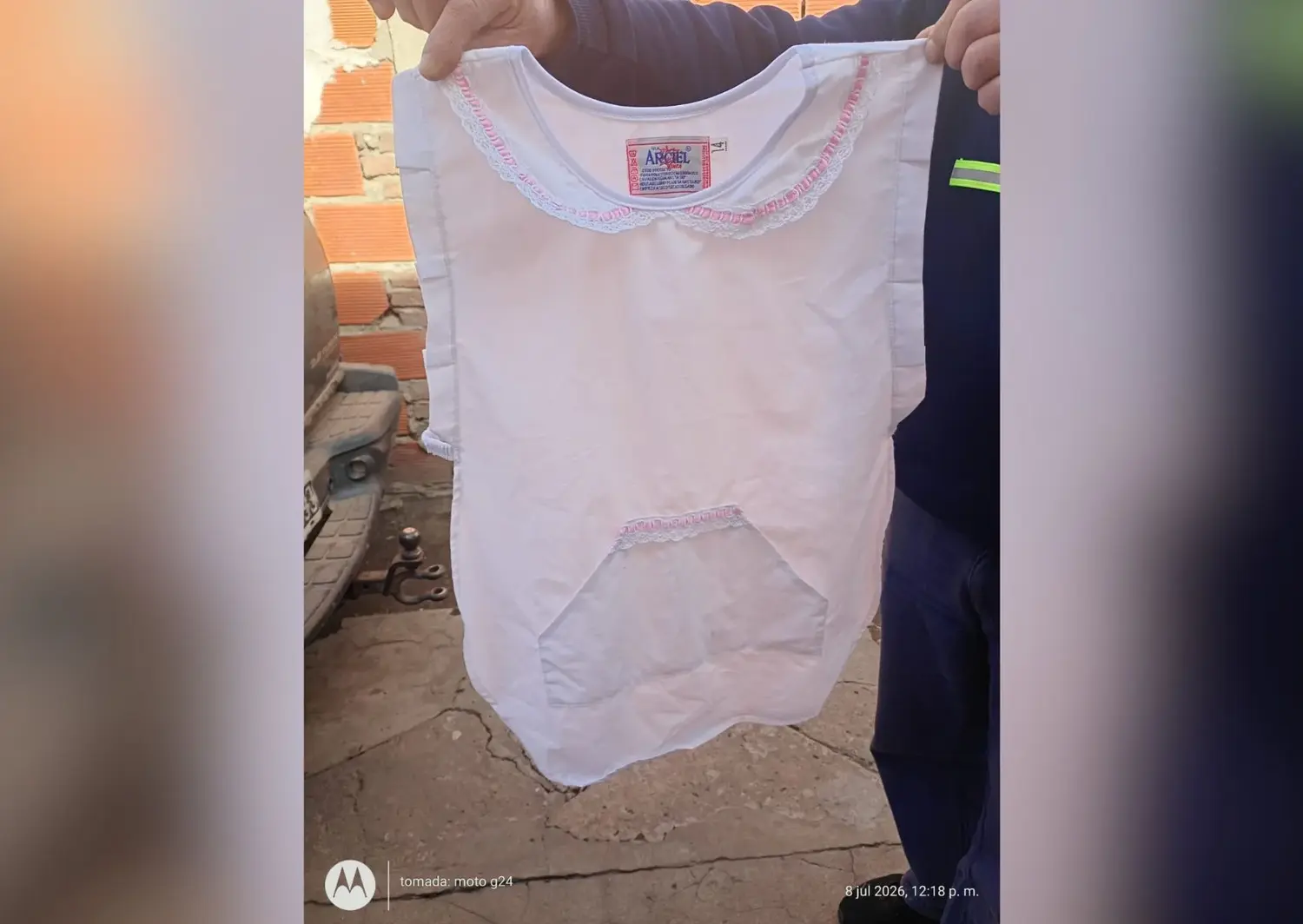 Delantal encontrado en inmediaciones de la escuela 11