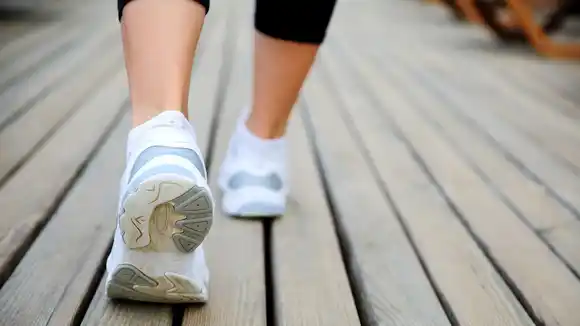 Caminar también es entrenar: la rutina accesible que impacta en tu salud sin ir al gimnasio