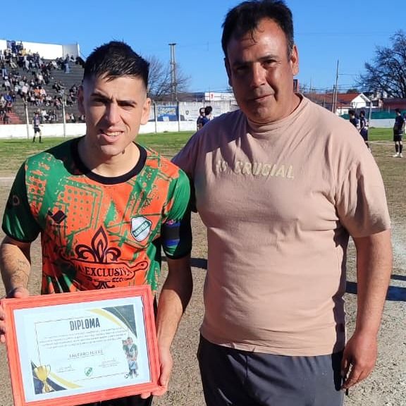 Banfield homenajeó a Lautaro por su coronación en la Copa País