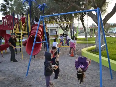 Buenos Aires: quieren prohibir fumar en plazas con juegos infantiles