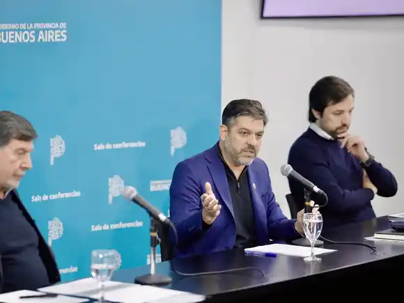 Kreplak celebró en conferencia que la salud pública salvó vidas chilenas y Bianco se mostró "orgulloso": Alonso ausente