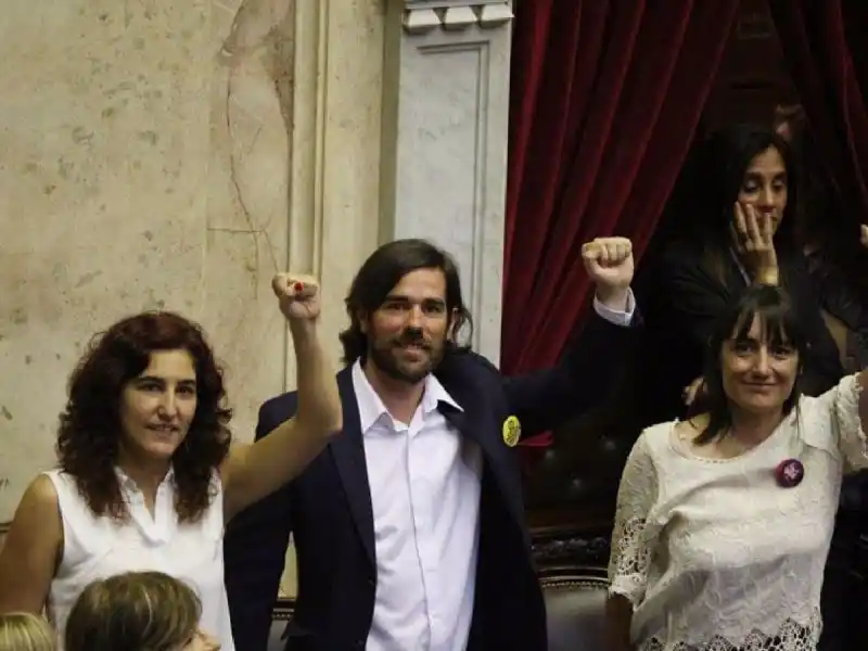 En paralelo a la propuesta de Macri, el Frente de Izquierda lanzó sus 10 puntos para un acuerdo nacional