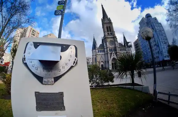 El desconocido reloj solar de la Peatonal San Martín