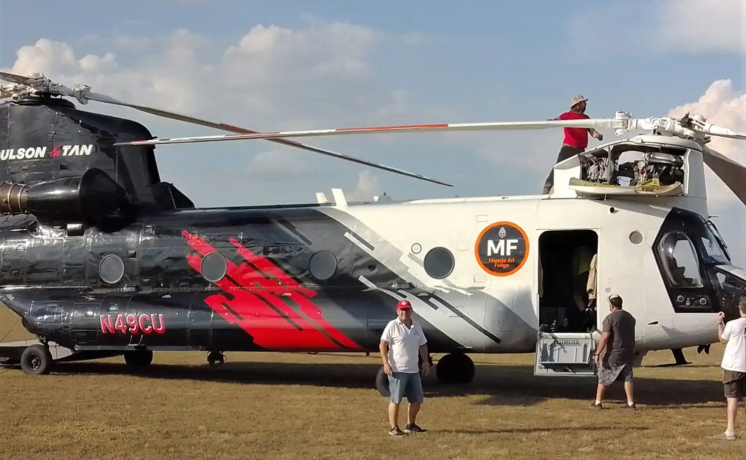 Ecocidio en islas: el helicóptero gigante Chinook entró en mantenimiento