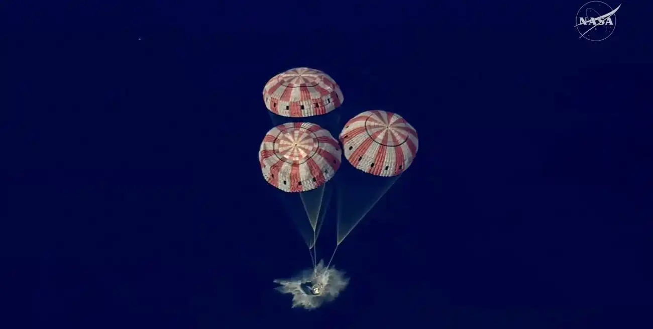 La cápsula Orion amerizó en el océano Pacífico y completó con éxito el regreso de Artemis II. Foto: NASA