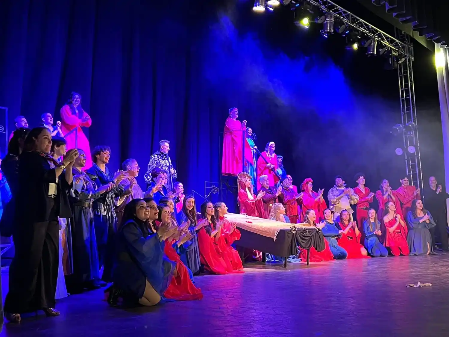 Gran puesta en escena del espacio que dirigen Andrea Oviedo y Alfredo Diale.