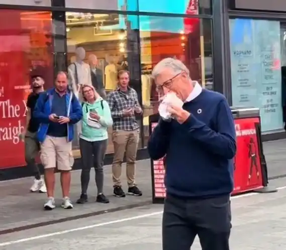 La imagen de Bill Gates que se volvió viral.