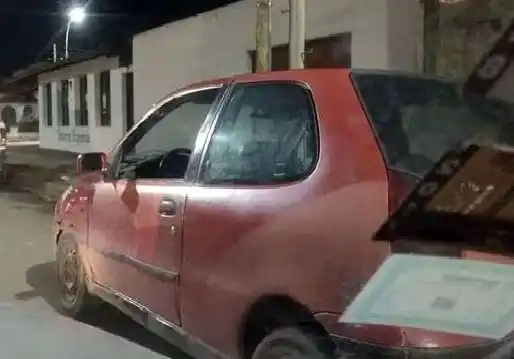 Sustraen dos autos en la Villa y a uno le sacaron las ruedas