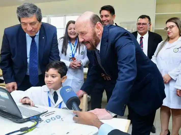 Insfrán inauguró la obra educativa 1510 de su gestión