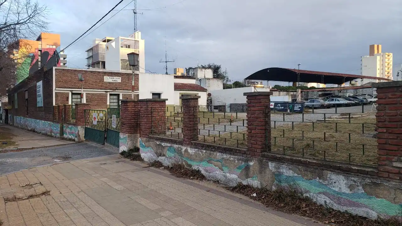 El predio se encuentra ubicado en Santamarina 450.