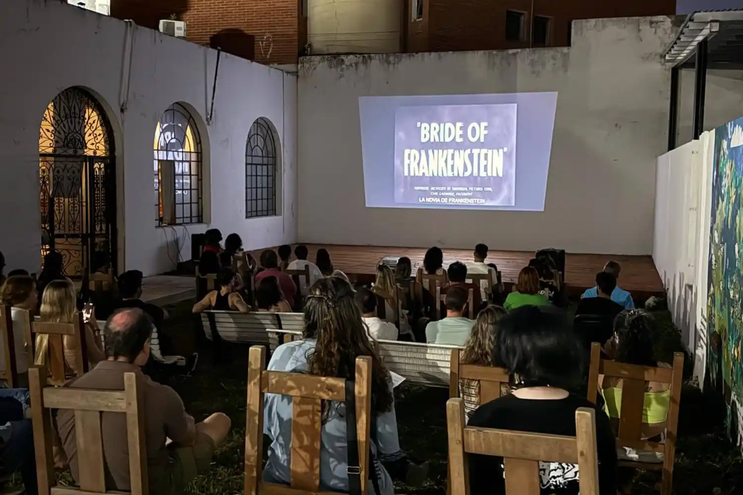 Comenzó el ciclo “Verano Frankenstiano” con cine clásico al aire libre en la Biblioteca Provincial
