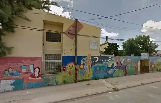 Retó a una alumna porque usaba un celular y recibió una brutal golpiza