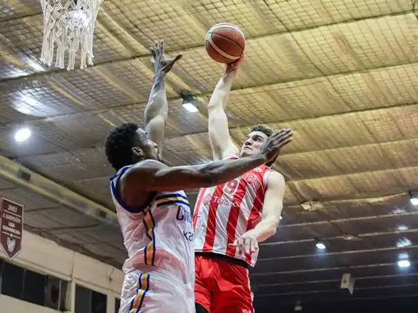 Instituto empató la serie (2-2) y viajará a Buenos Aires con la ilusión intacta.Foto: @LigaNacional