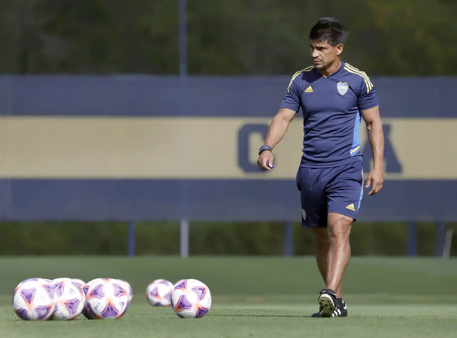 El entrenador de Boca sufrió un malestar durante la práctica y esta internado por precaución