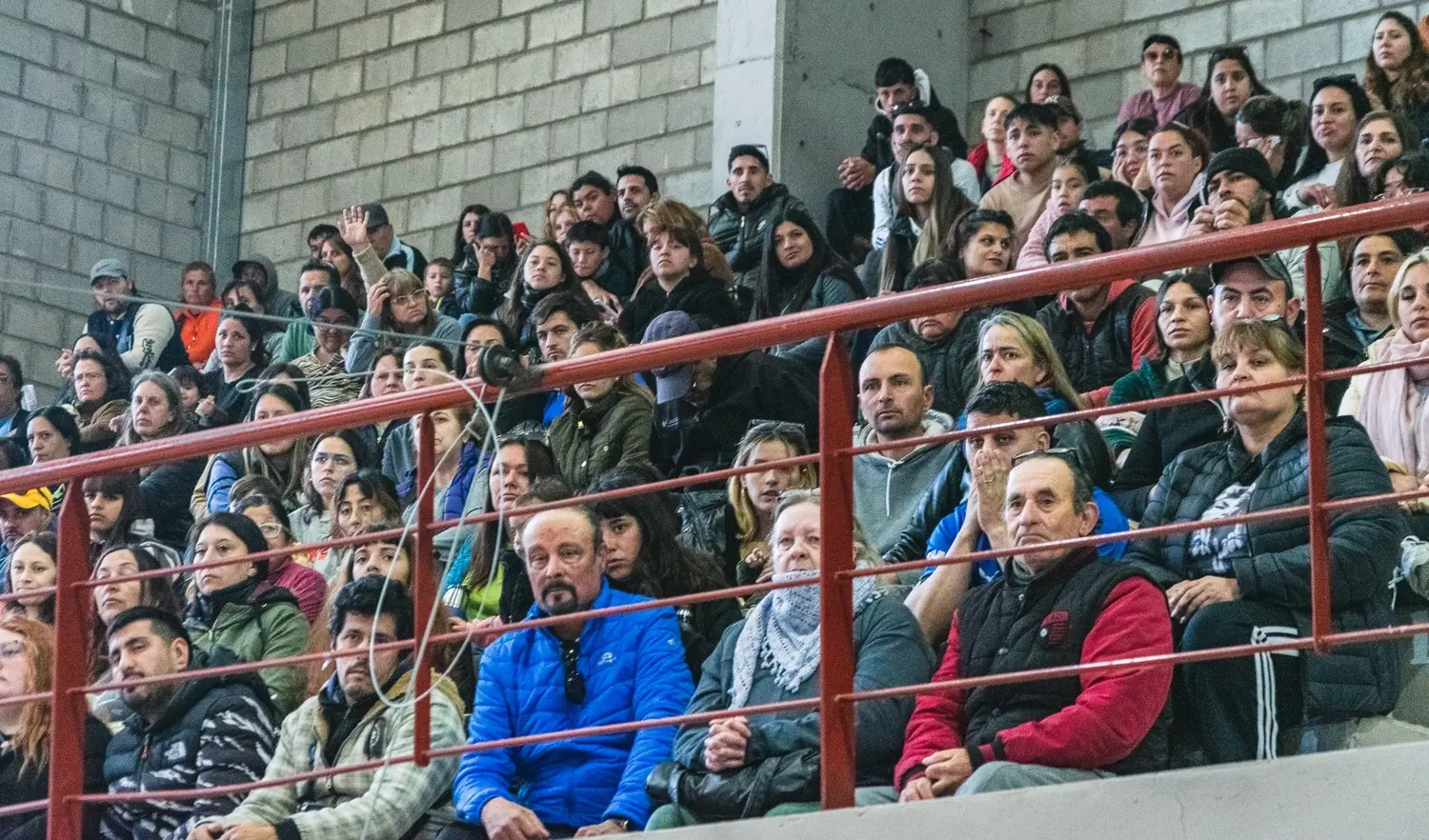 El público siguió con mucha atención el sorteo desde las tribunas